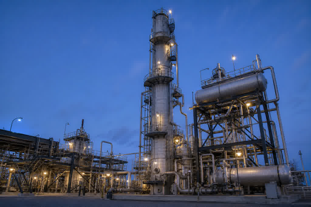 Distillation column process area with overhead condenser and reflux piping